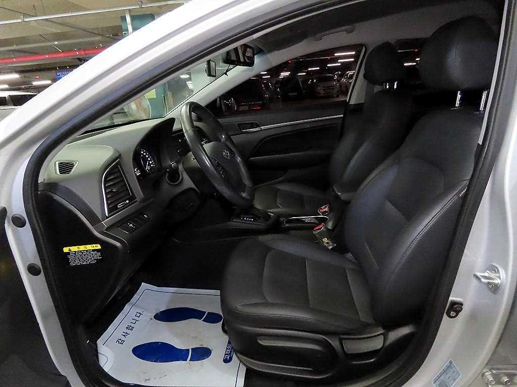 HYUNDAI Avante - Vista 6