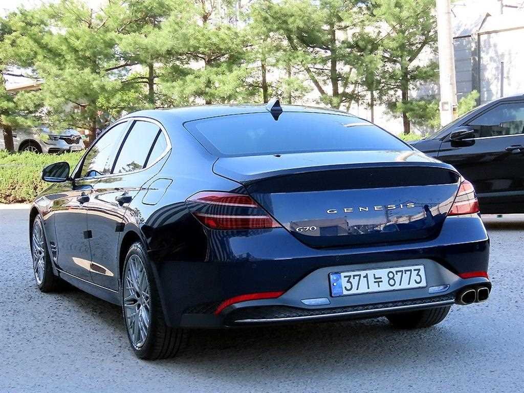 Genesis G70 - Vista 3