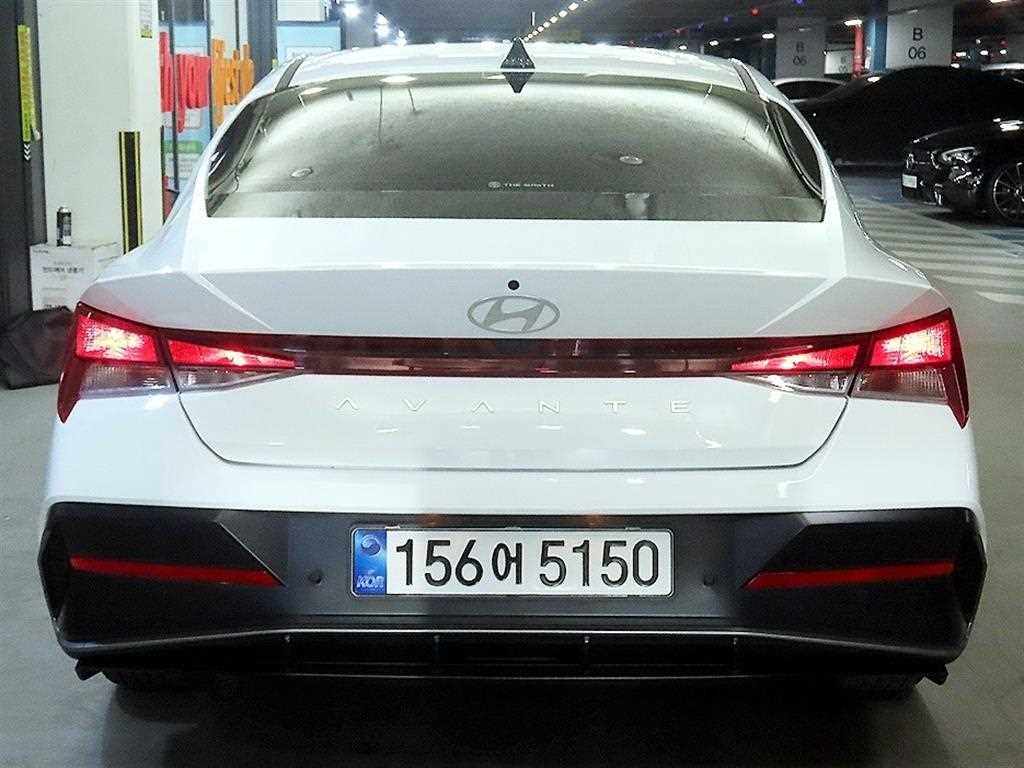 HYUNDAI Avante - Vista 5