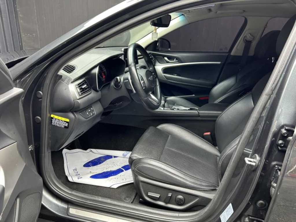 Genesis G70 - Vista 6