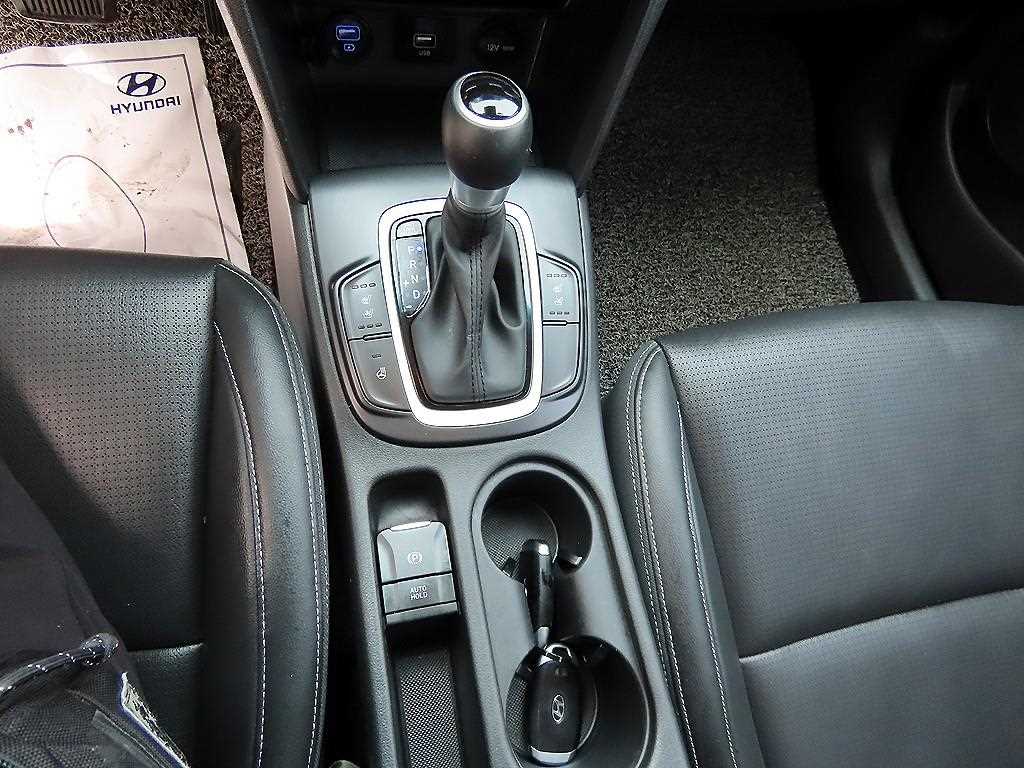 HYUNDAI Kona - Vista 10
