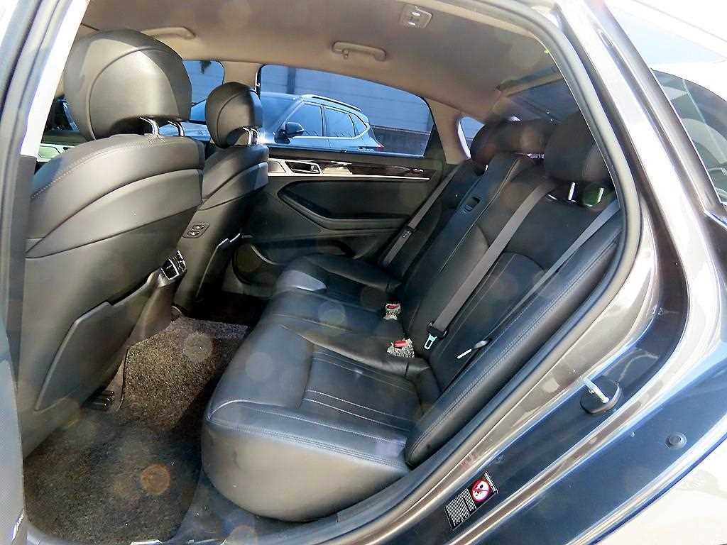 Genesis G80 - Vista 6