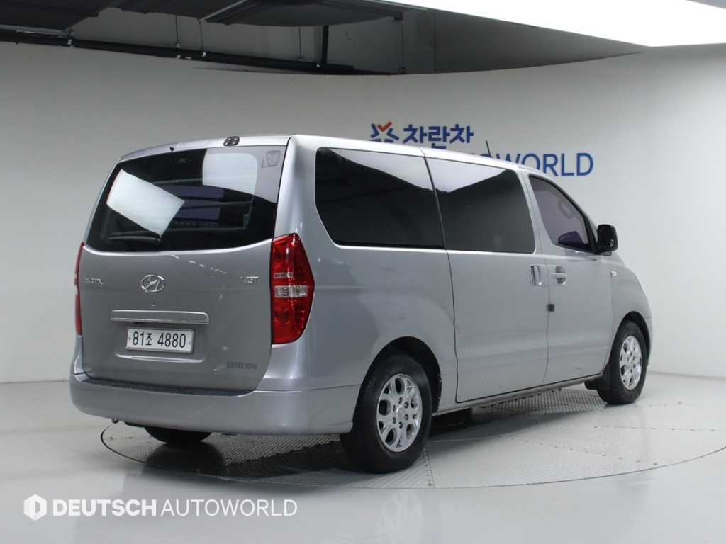 HYUNDAI Starex - Vista 2