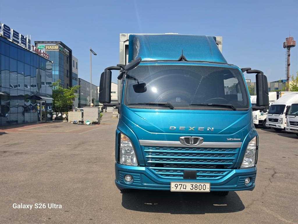 medium and large cargo truck 2024