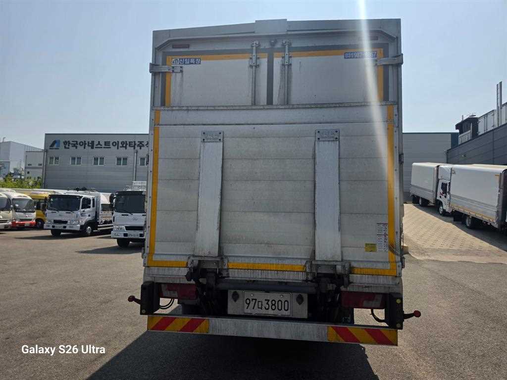 medium and large cargo truck - Vista 5