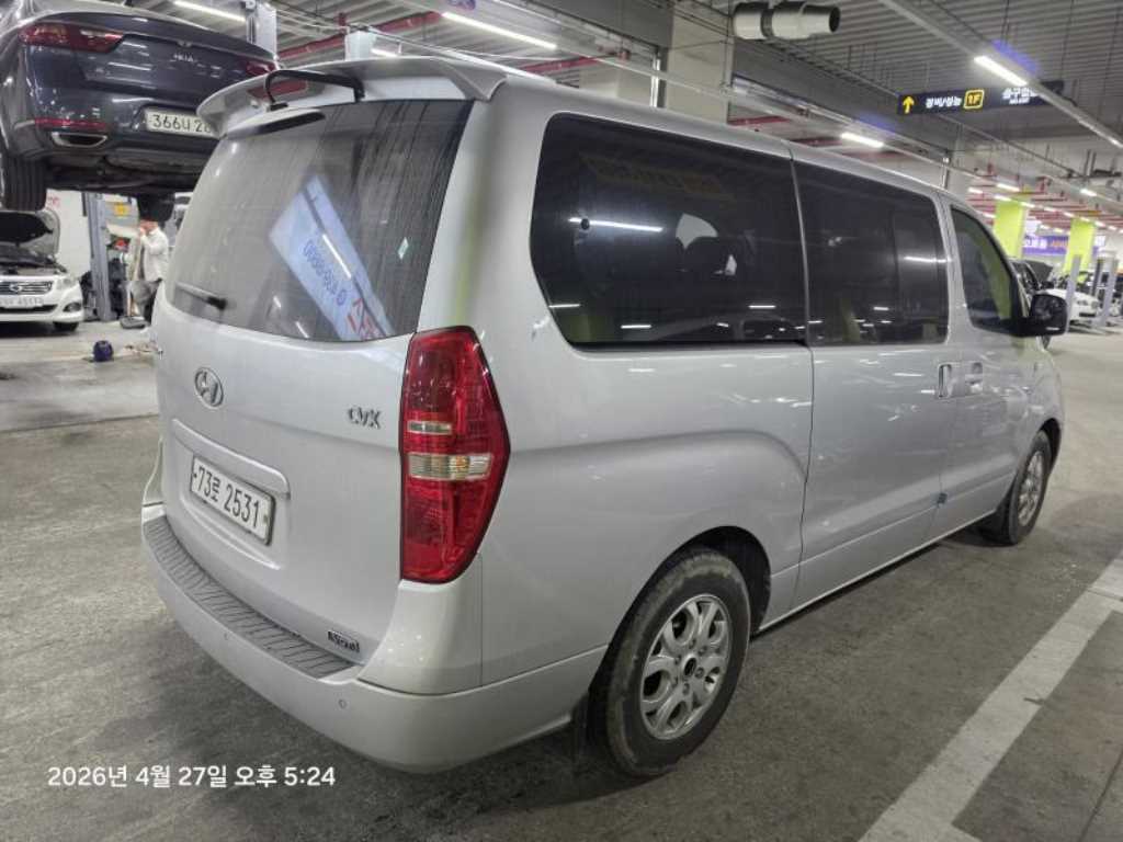 HYUNDAI Starex - Vista 4