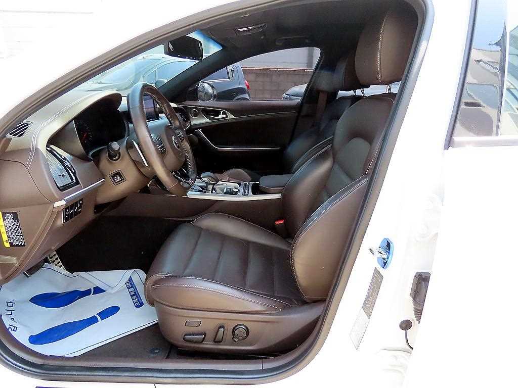 KIA Stinger - Vista 5