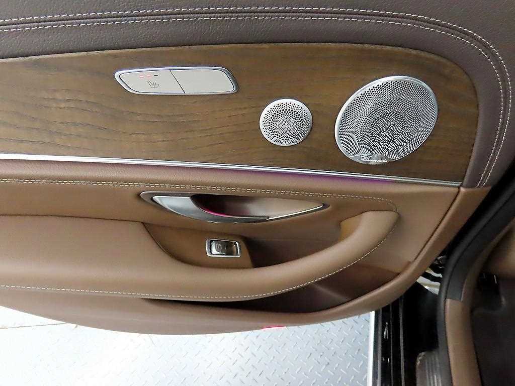 Mercedes Benz E class - Vista 12