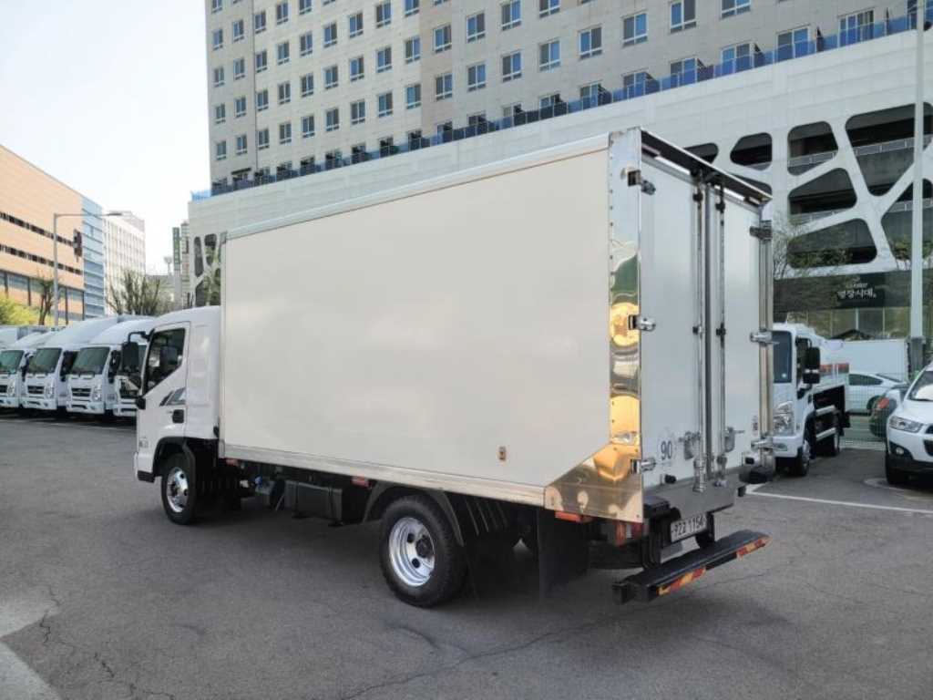 medium and large cargo truck - Vista 4