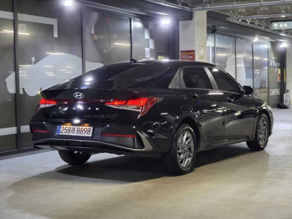 HYUNDAI Avante - Vista 4