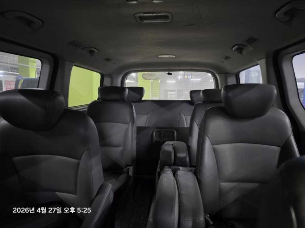 HYUNDAI Starex - Vista 10