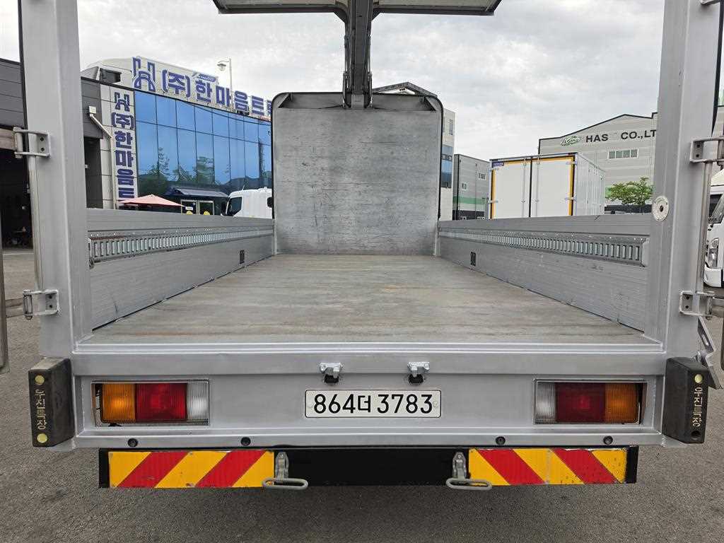 medium and large cargo truck - Vista 9