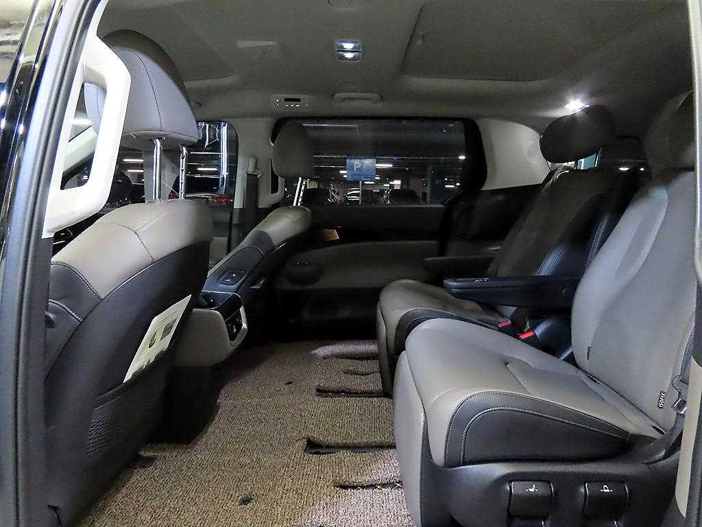 KIA Carnival - Vista 7