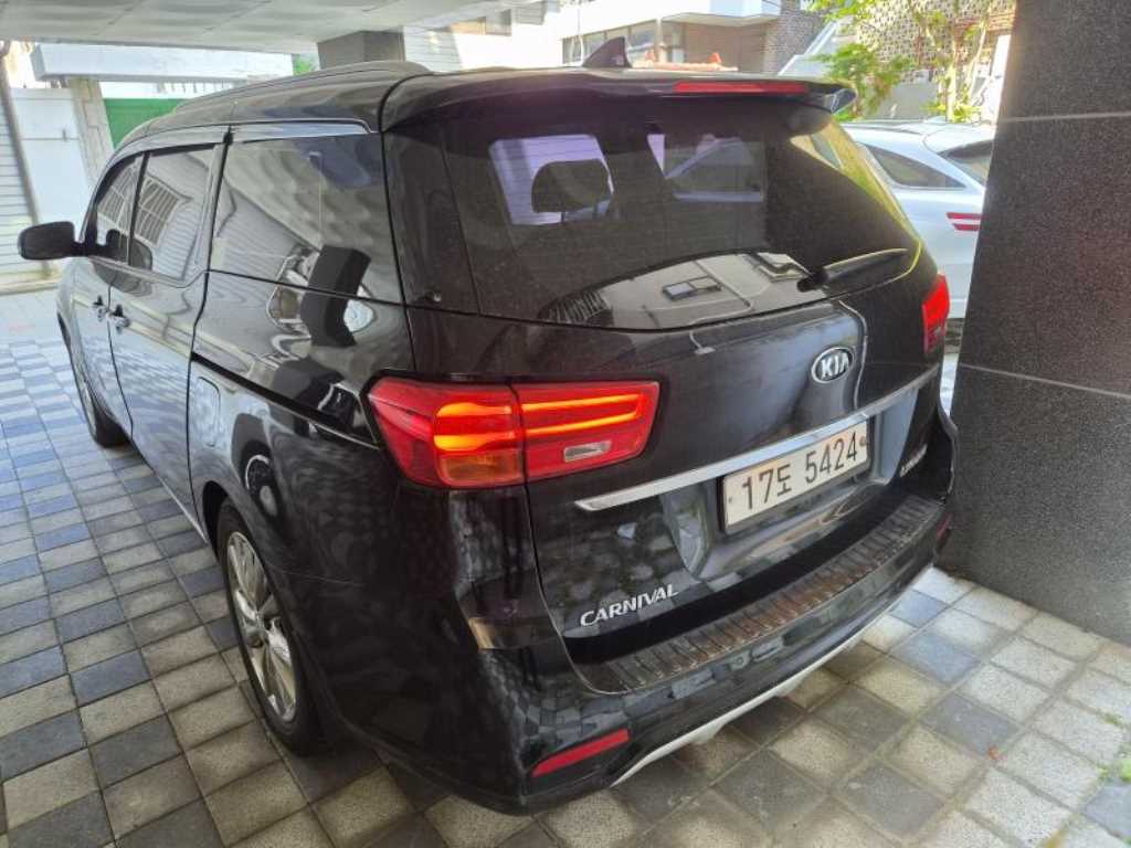 KIA Carnival - Vista 2