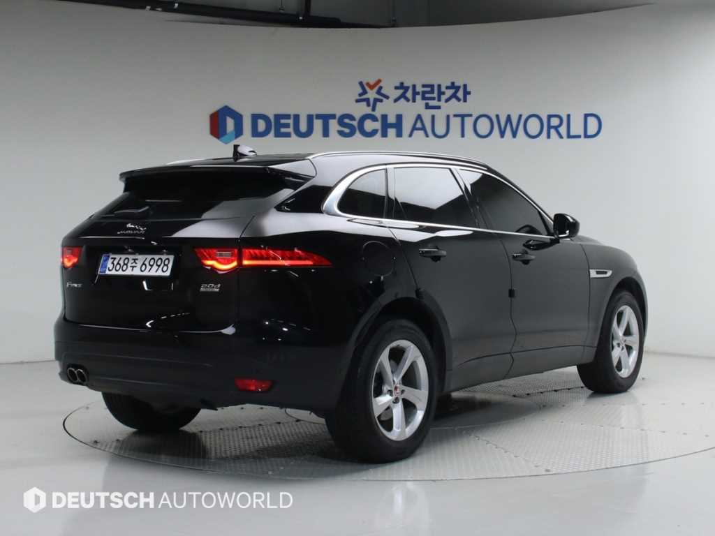 Jaguar F-PACE - Vista 2