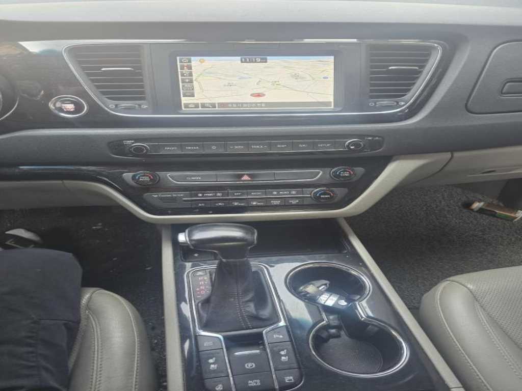 KIA Carnival - Vista 6