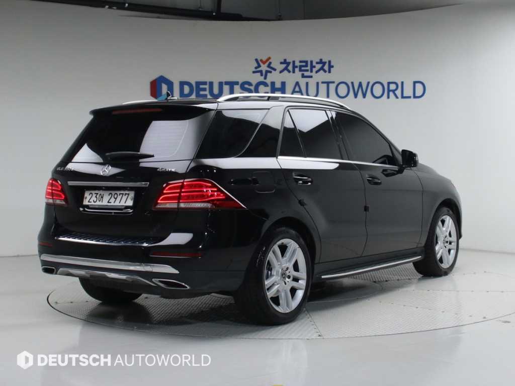 Mercedes Benz GLE Class - Vista 2