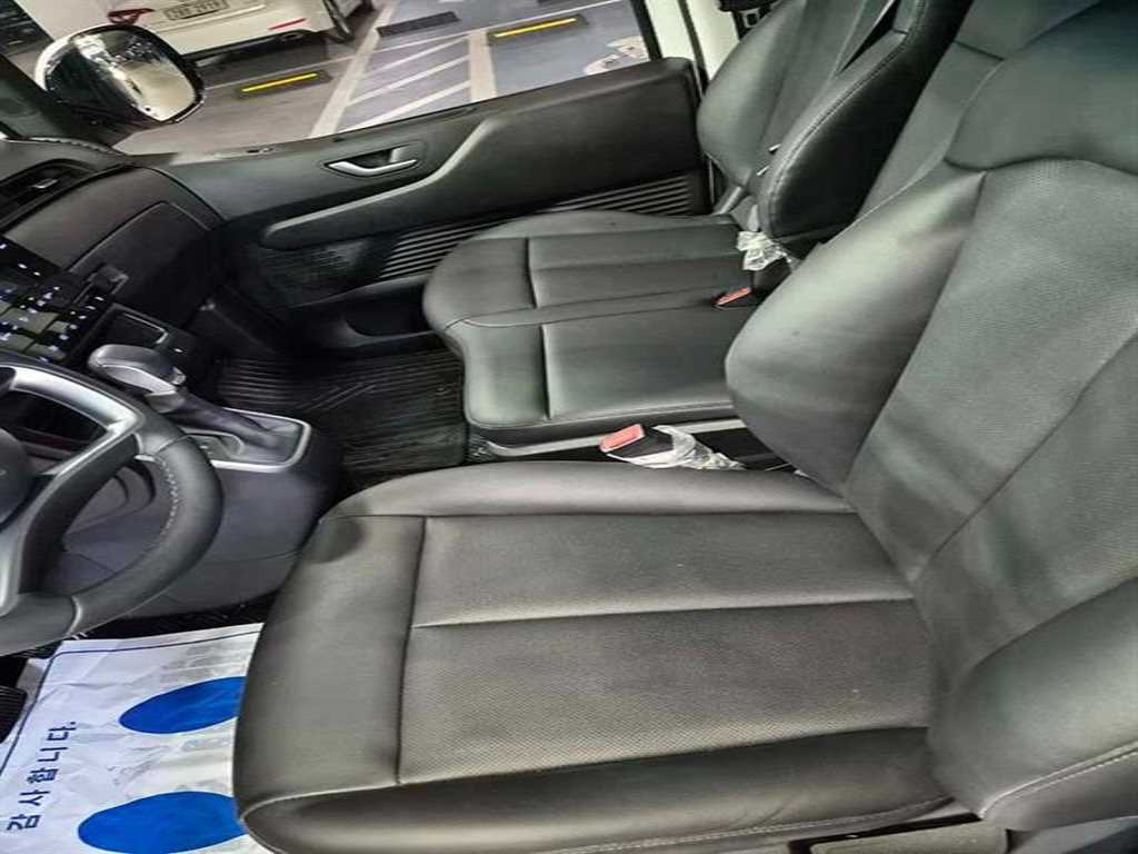 HYUNDAI Staria - Vista 10