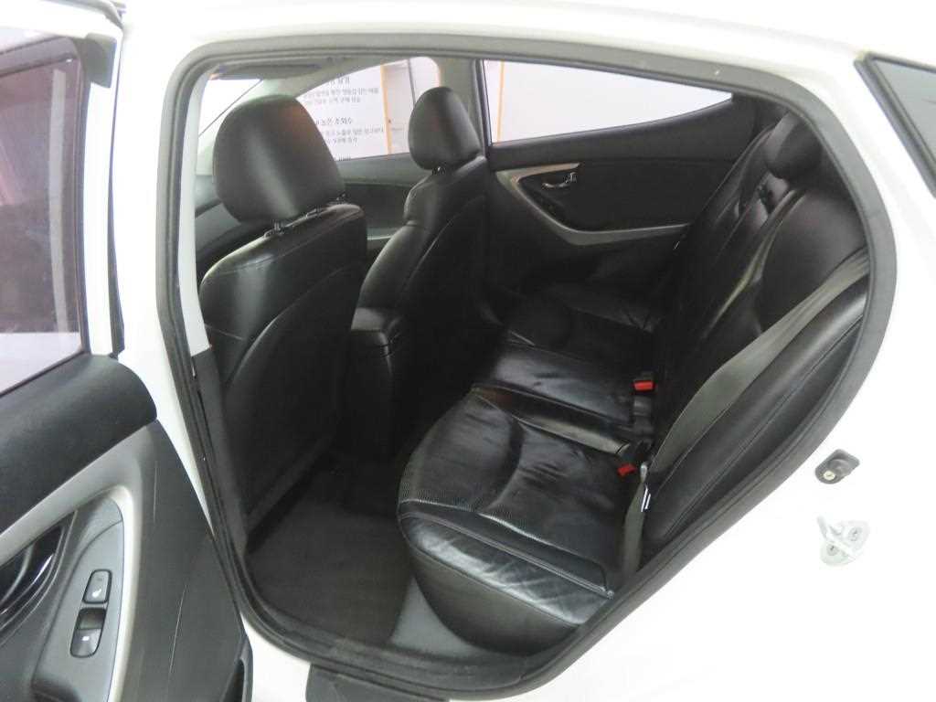 HYUNDAI Avante - Vista 6