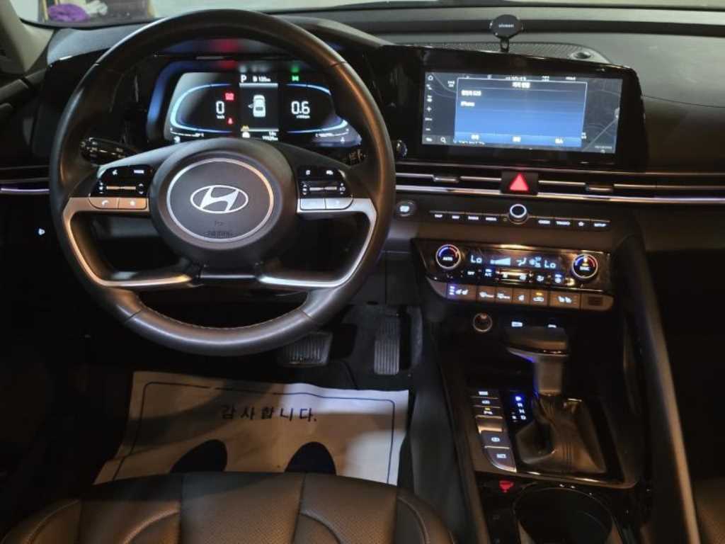 HYUNDAI Avante - Vista 10