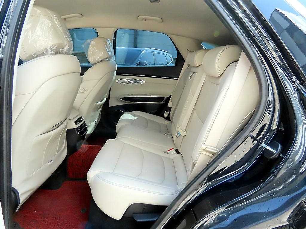 Genesis GV70 - Vista 6