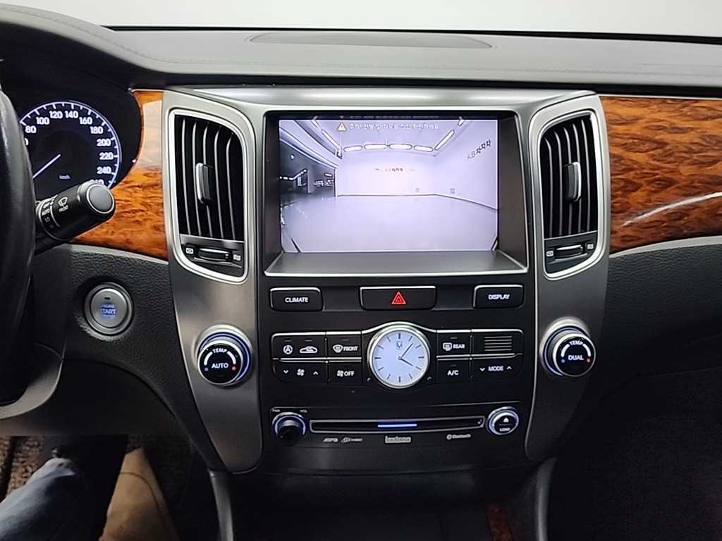 HYUNDAI Equus - Vista 10