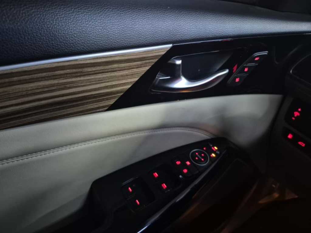 KIA K7 - Vista 10