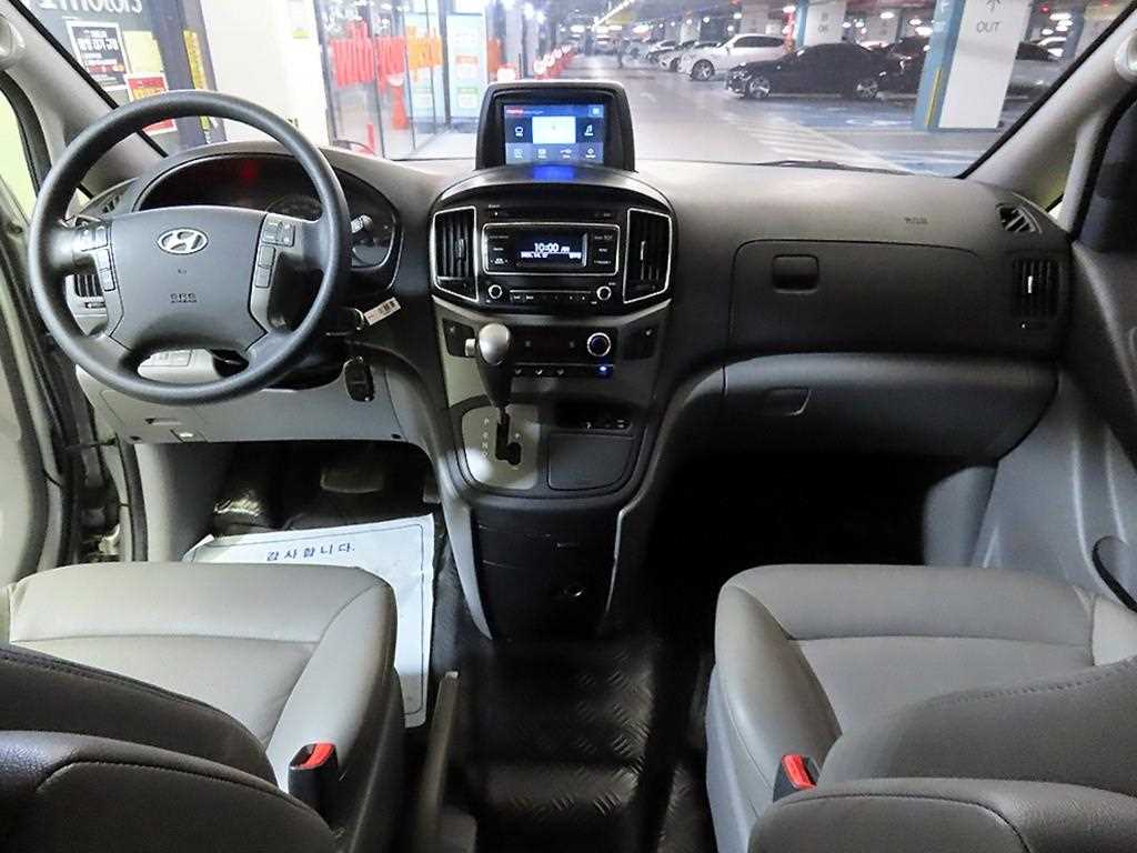 HYUNDAI Starex - Vista 10