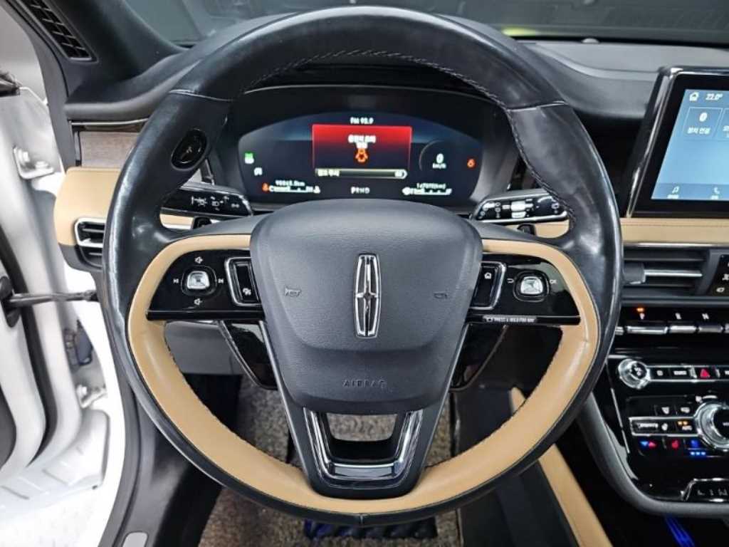 Lincoln Corsair - Vista 7