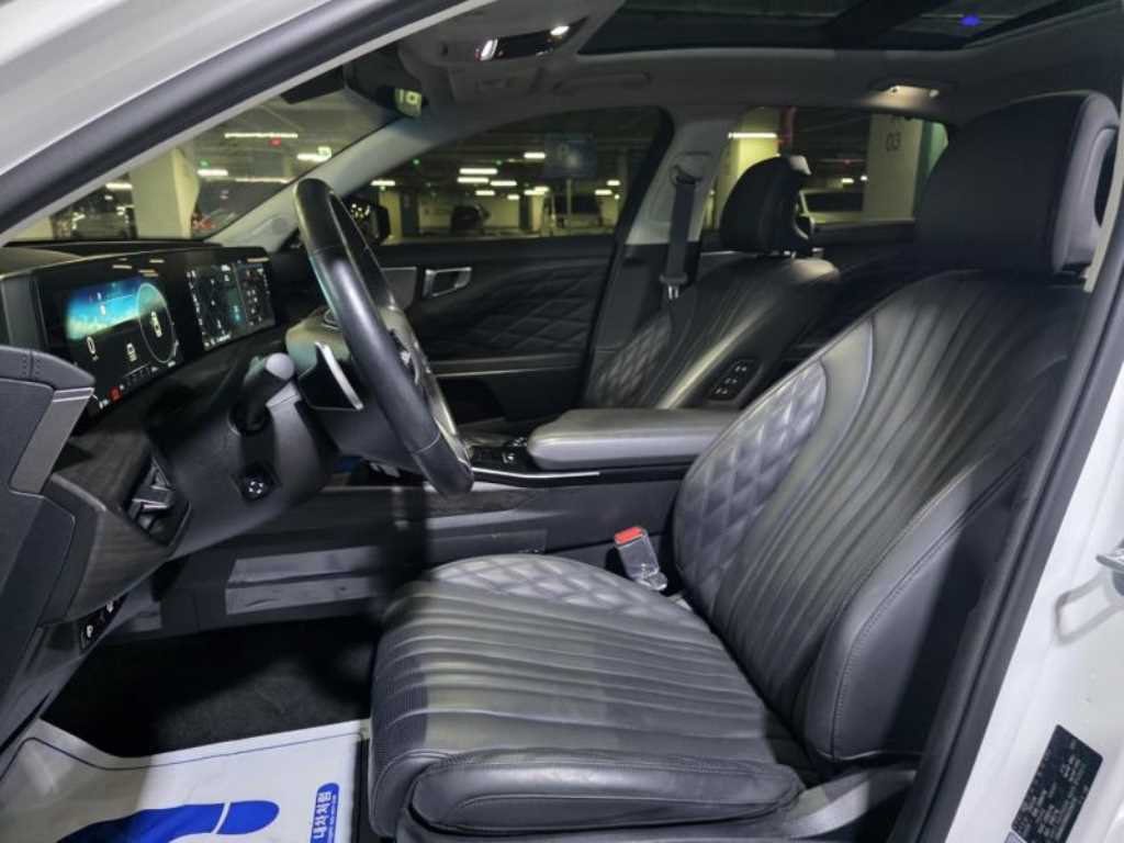 KIA K8 - Vista 7