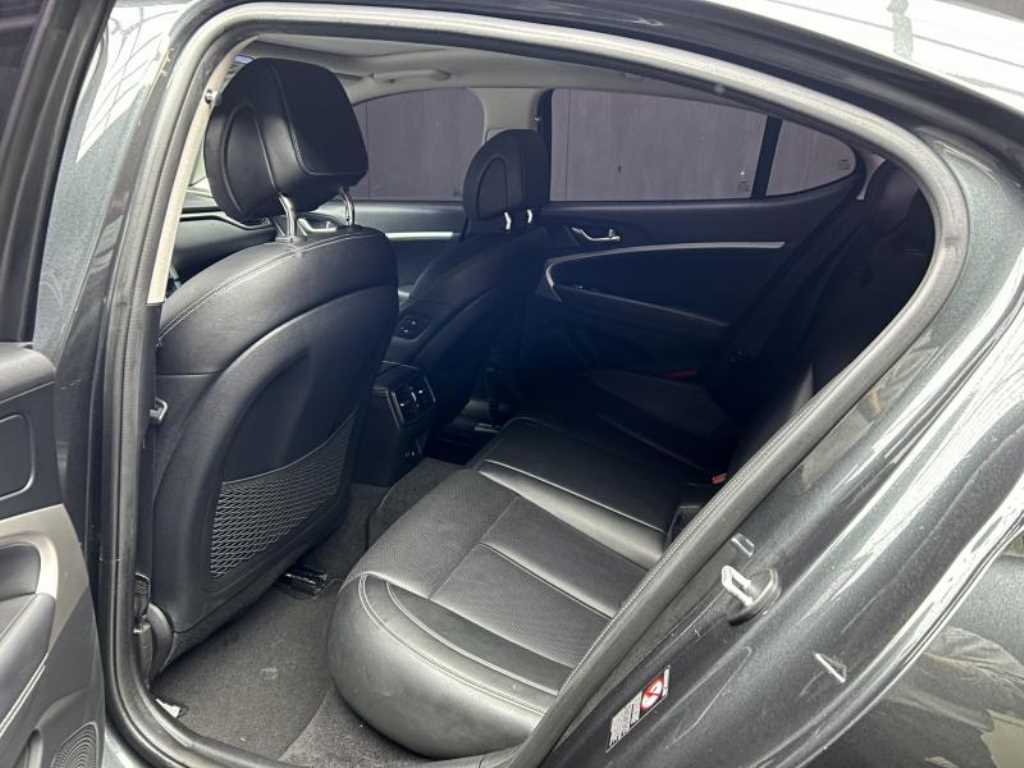 Genesis G70 - Vista 5