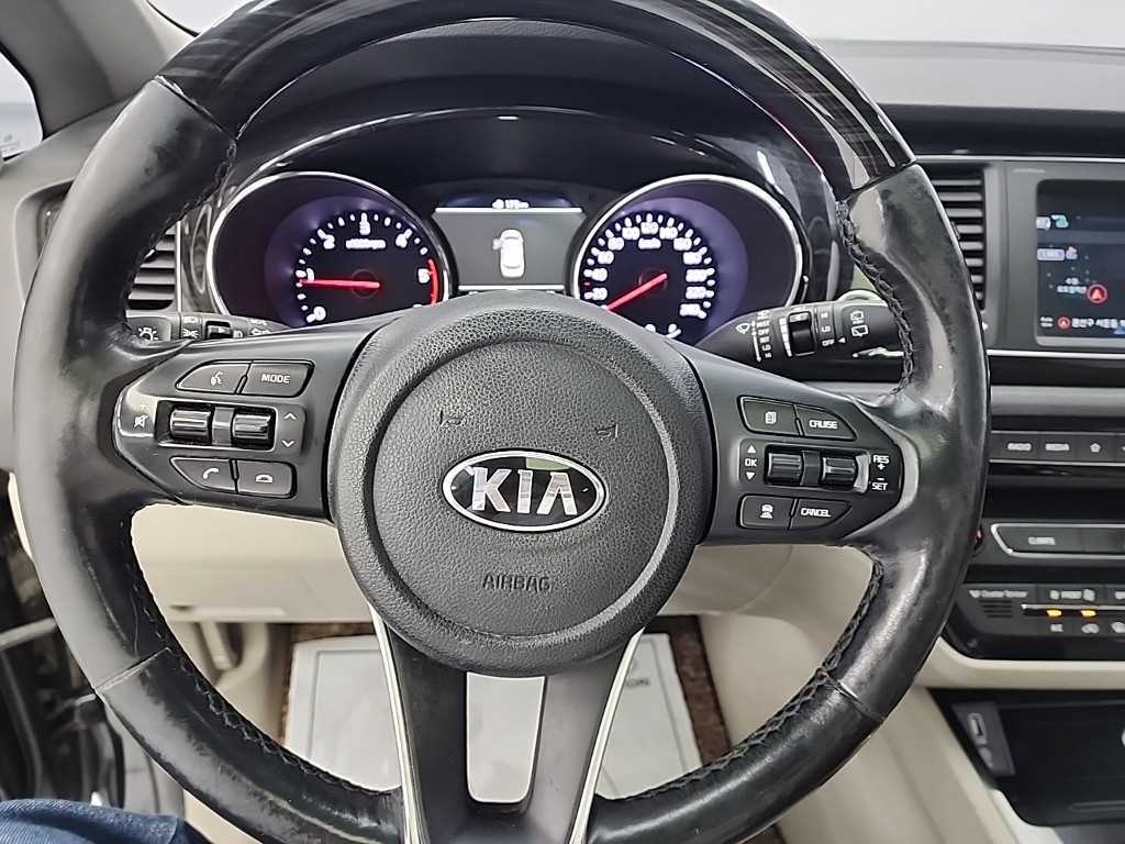 KIA Carnival - Vista 9