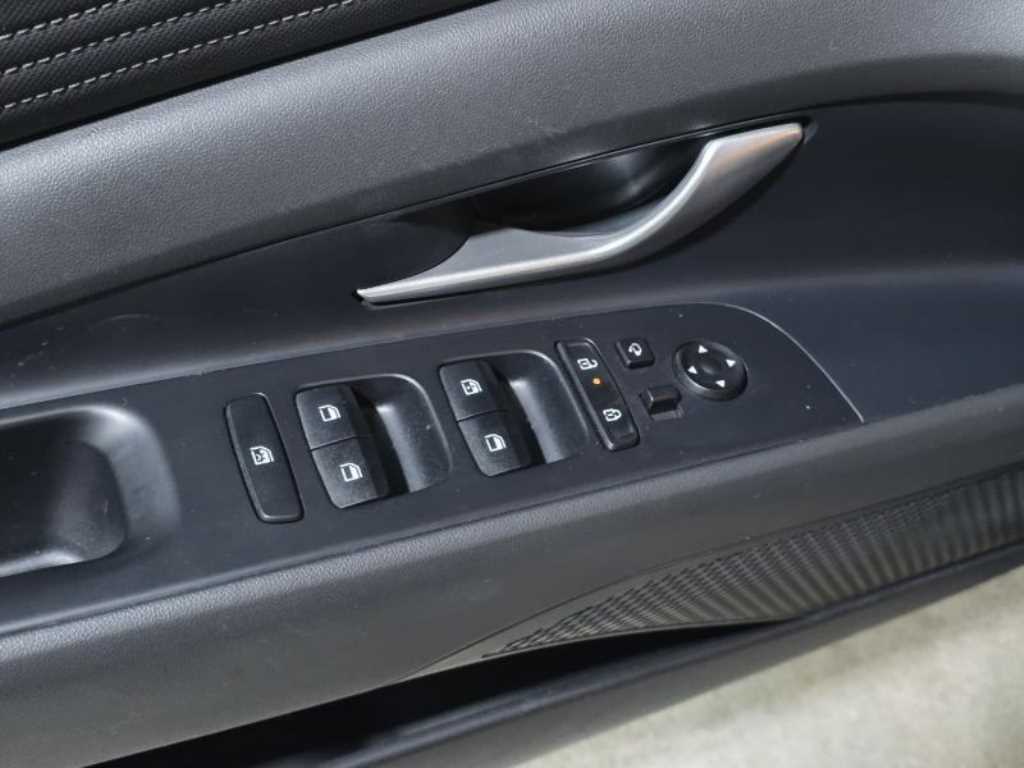 HYUNDAI Avante - Vista 12
