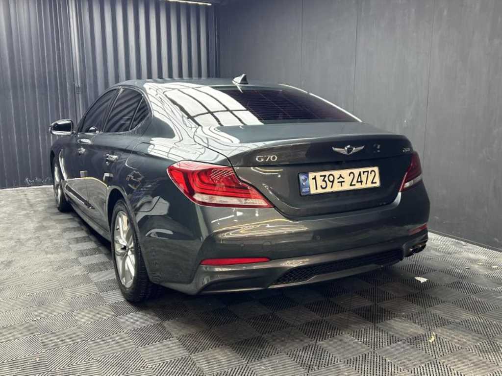 Genesis G70 - Vista 4