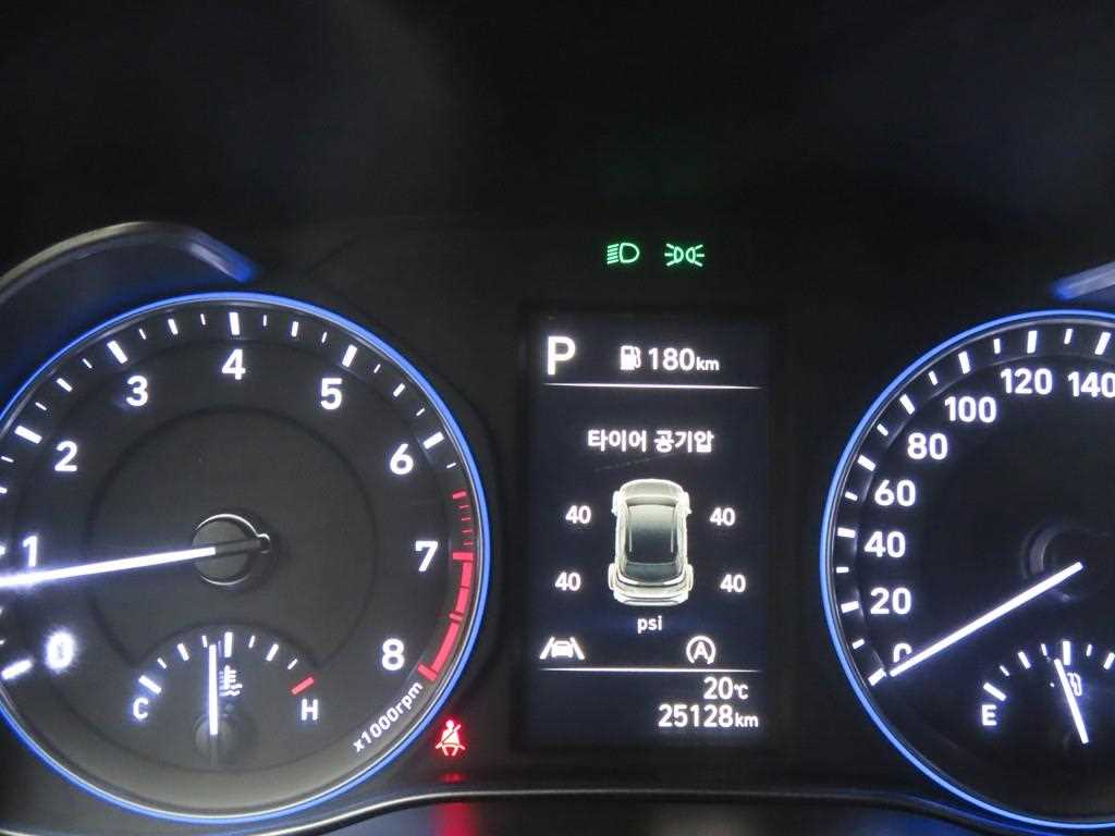 HYUNDAI Kona - Vista 8