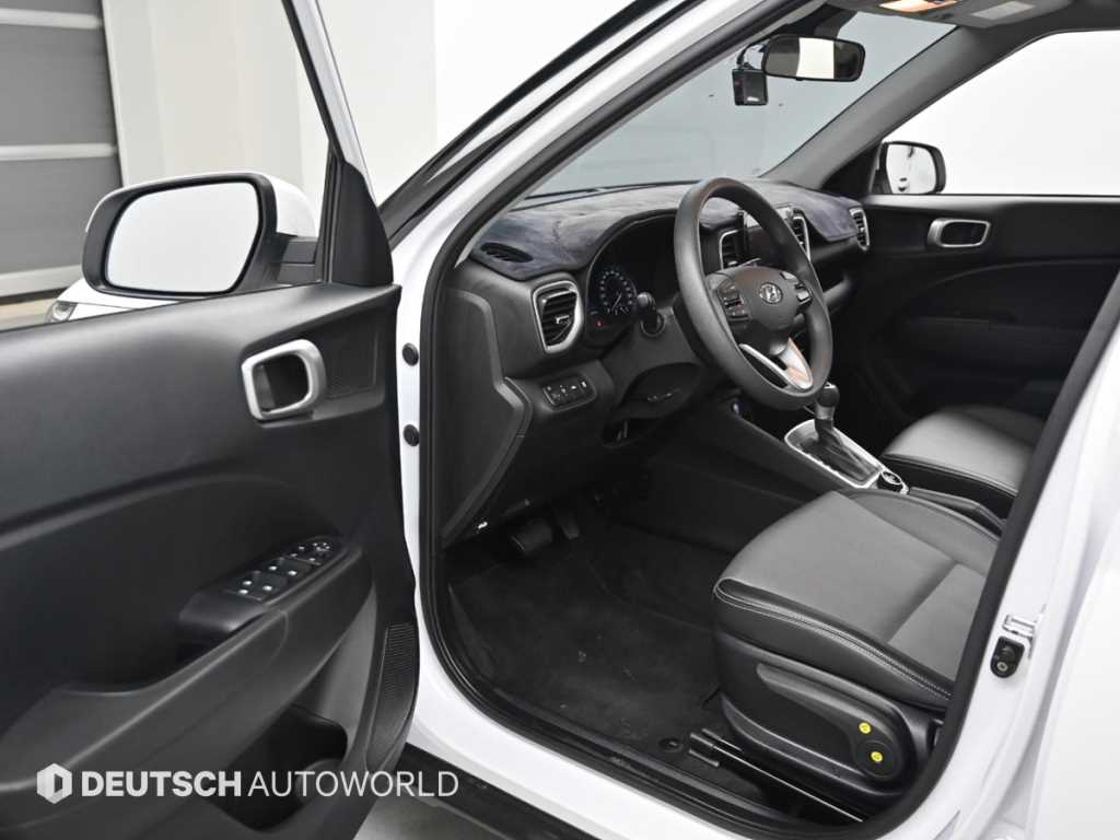 HYUNDAI Venue - Vista 11