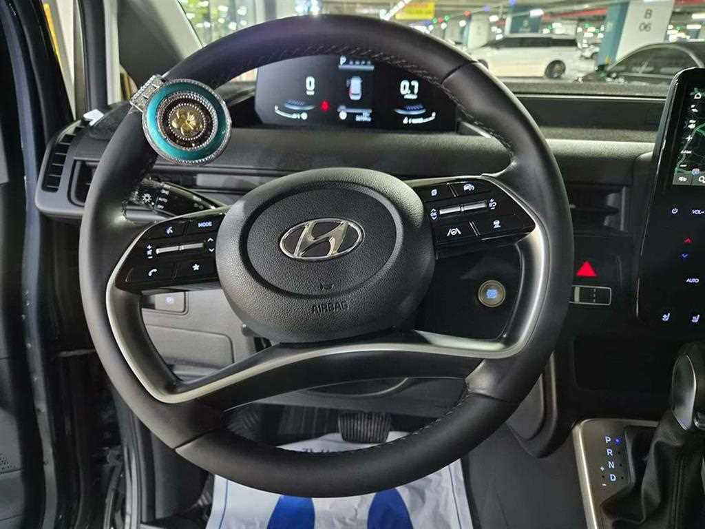 HYUNDAI Staria - Vista 8