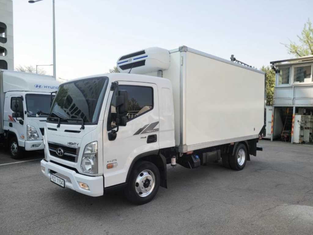 medium and large cargo truck - Vista 2