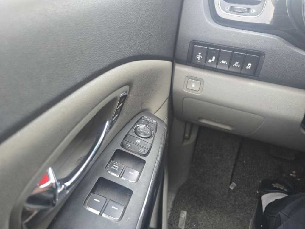 KIA Carnival - Vista 7