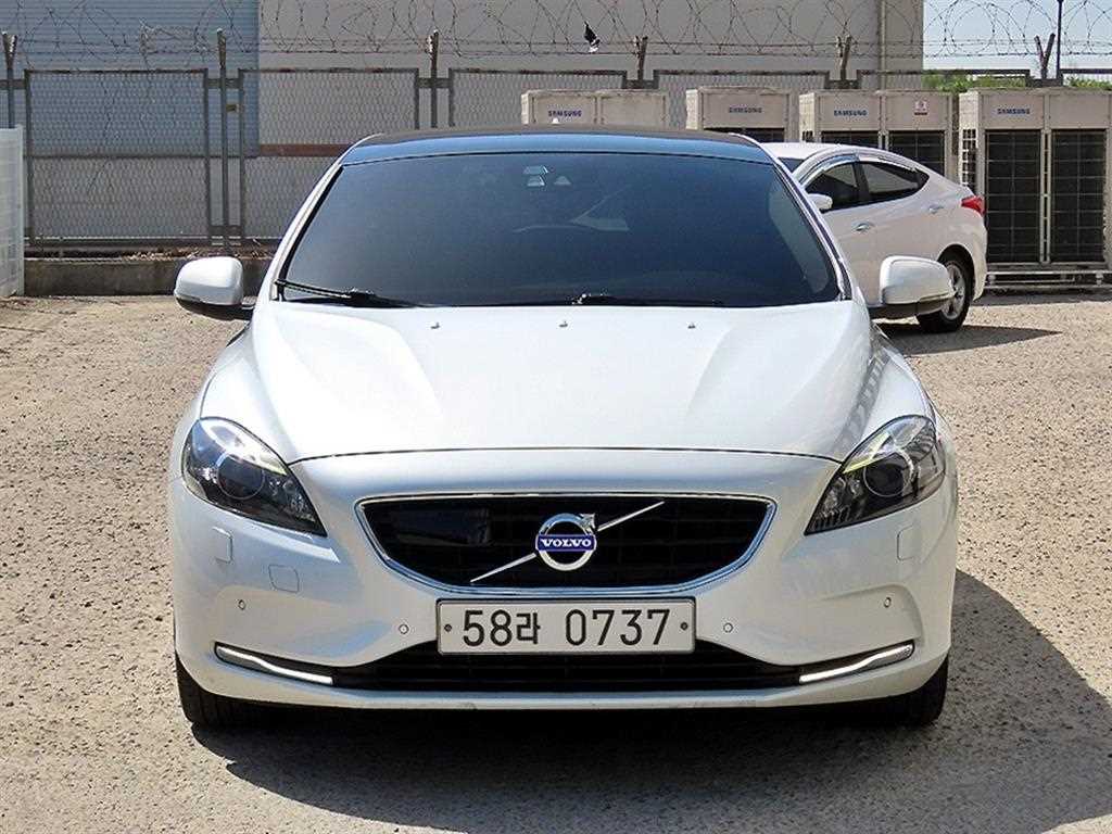 Volvo V40 2016 Blanco - Importación desde Corea - HF Imports Iquique - Foto 1