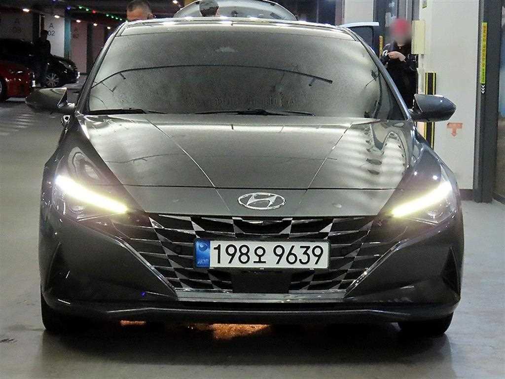 HYUNDAI Avante - Vista 2