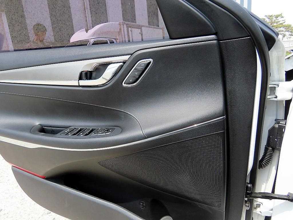HYUNDAI Grandeur - Vista 11