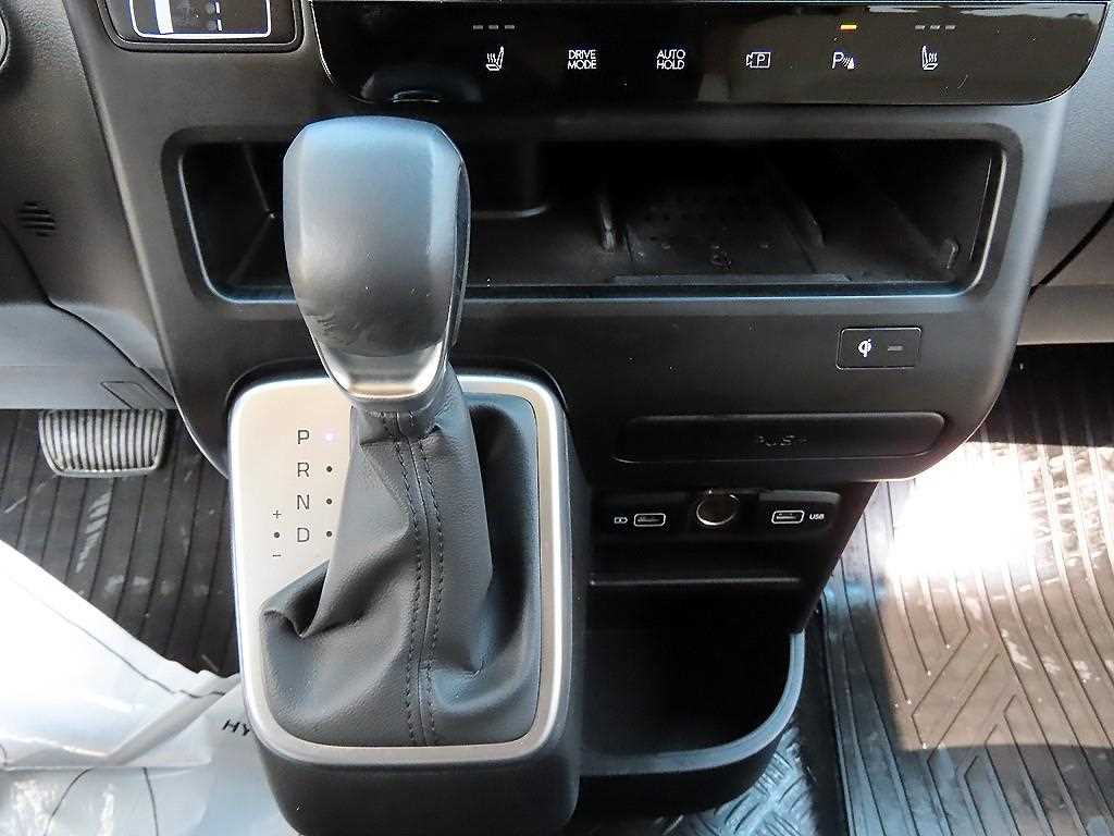 HYUNDAI Staria - Vista 10