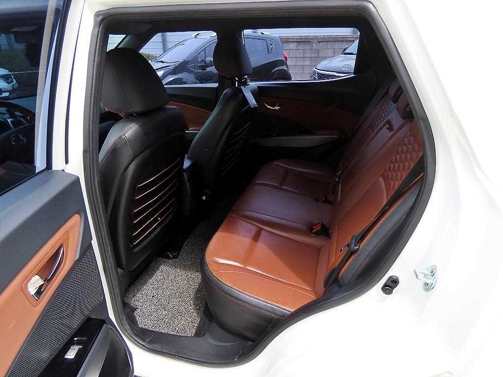Ssangyong Tivoli - Vista 6