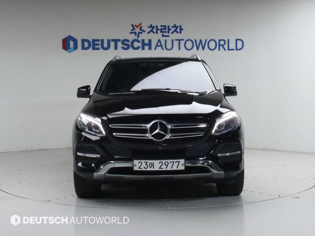 Mercedes Benz GLE Class - Vista 3