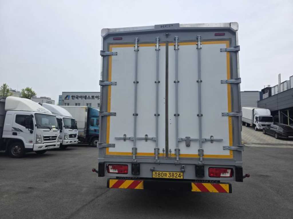 medium and large cargo truck - Vista 6