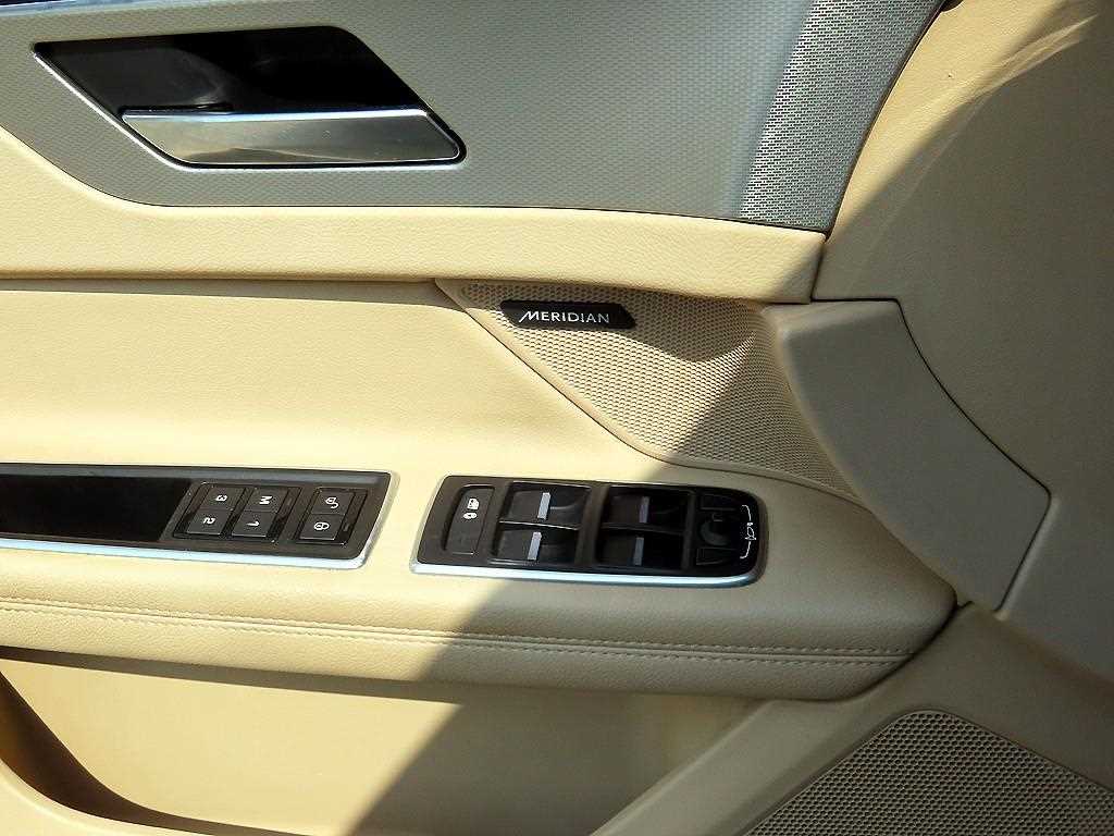Jaguar XF - Vista 12