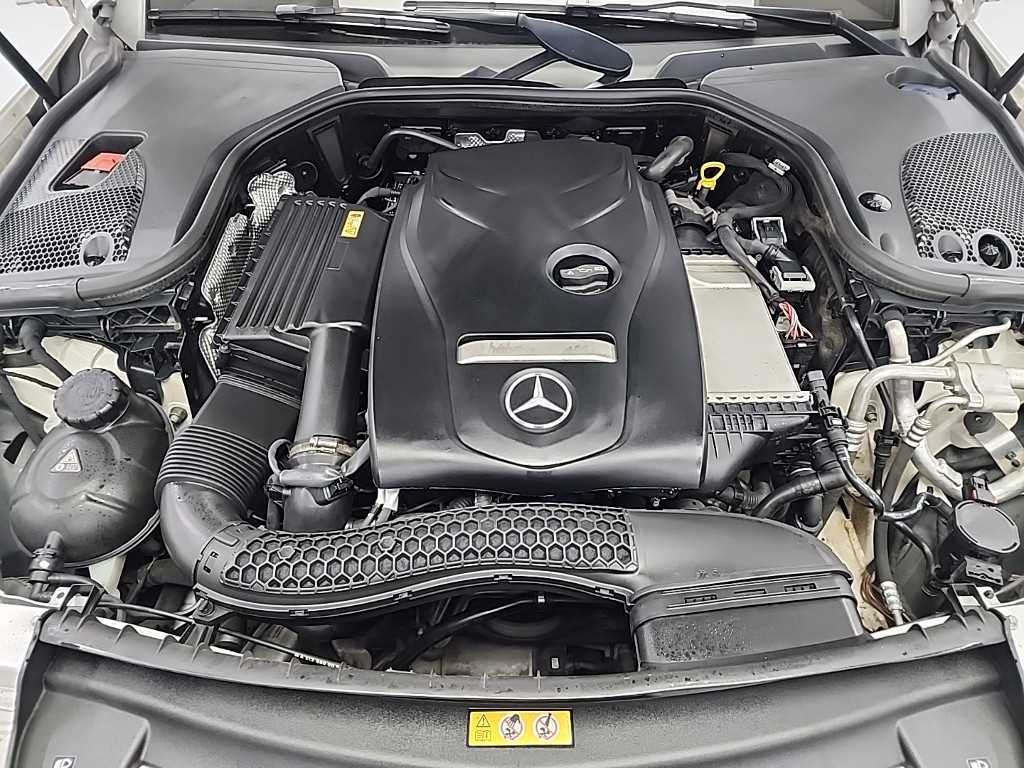 Mercedes Benz E class - Vista 5