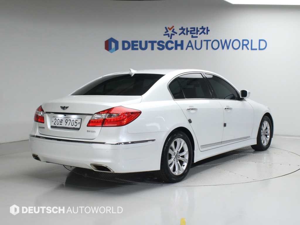 HYUNDAI Genesis - Vista 2