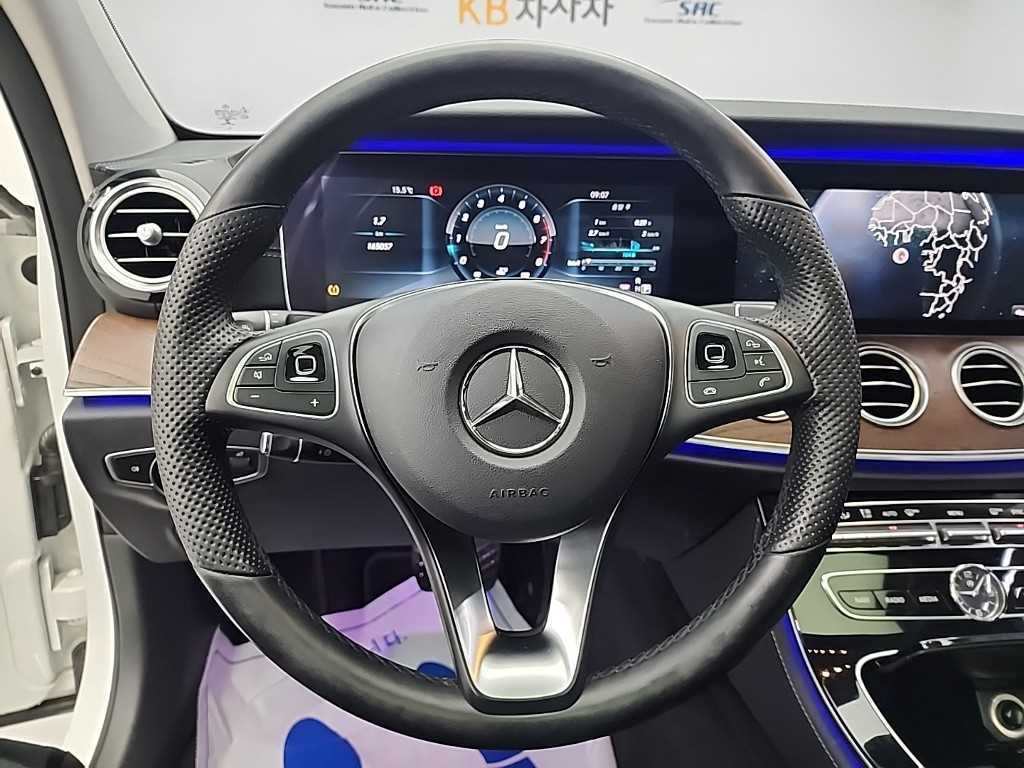 Mercedes Benz E class - Vista 9